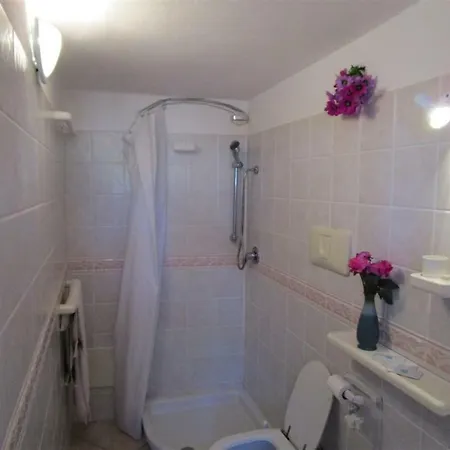 Ingeborg بيت ضيافة كوارتو سانتيلينا